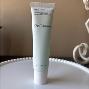 r.e.m. beauty Blurring Primer